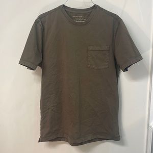 BANANA REPUBLIC dark green garment dyed 100% cotton pocket tee